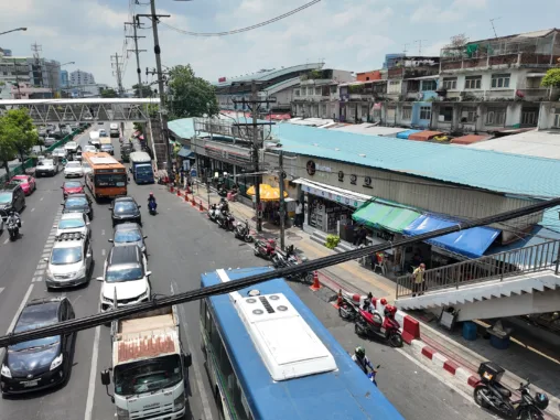 Exploring Bangkok: A Day at Klong Toei Market, Benchakiti Park, and Queen Sirikit Convention Center